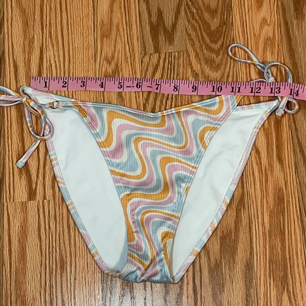 Hollister 2 piece Triangle Bikini set, S, M - Picture 8 of 8